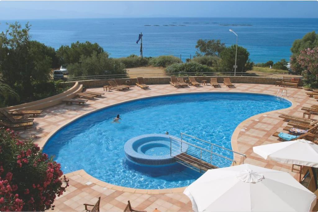 F2 Vue Mer Dans Residence Avec Piscine Ajaccio  Buitenkant foto