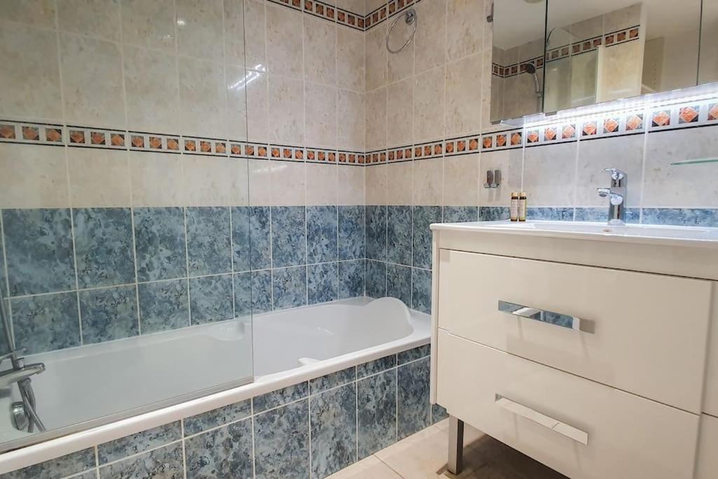 F2 Vue Mer Dans Residence Avec Piscine Ajaccio  Buitenkant foto