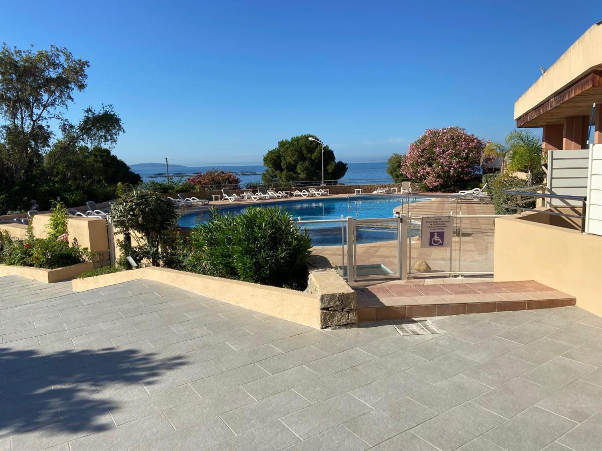 F2 Vue Mer Dans Residence Avec Piscine Ajaccio  Buitenkant foto